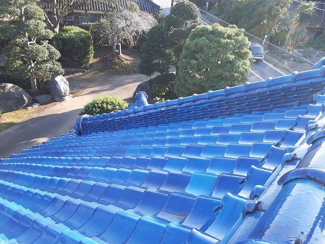 急勾配屋根の化粧棟